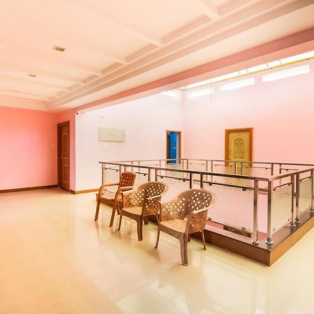 Oyo 62964 Hotel Vandana Grand เนลลอร์ ภายนอก รูปภาพ