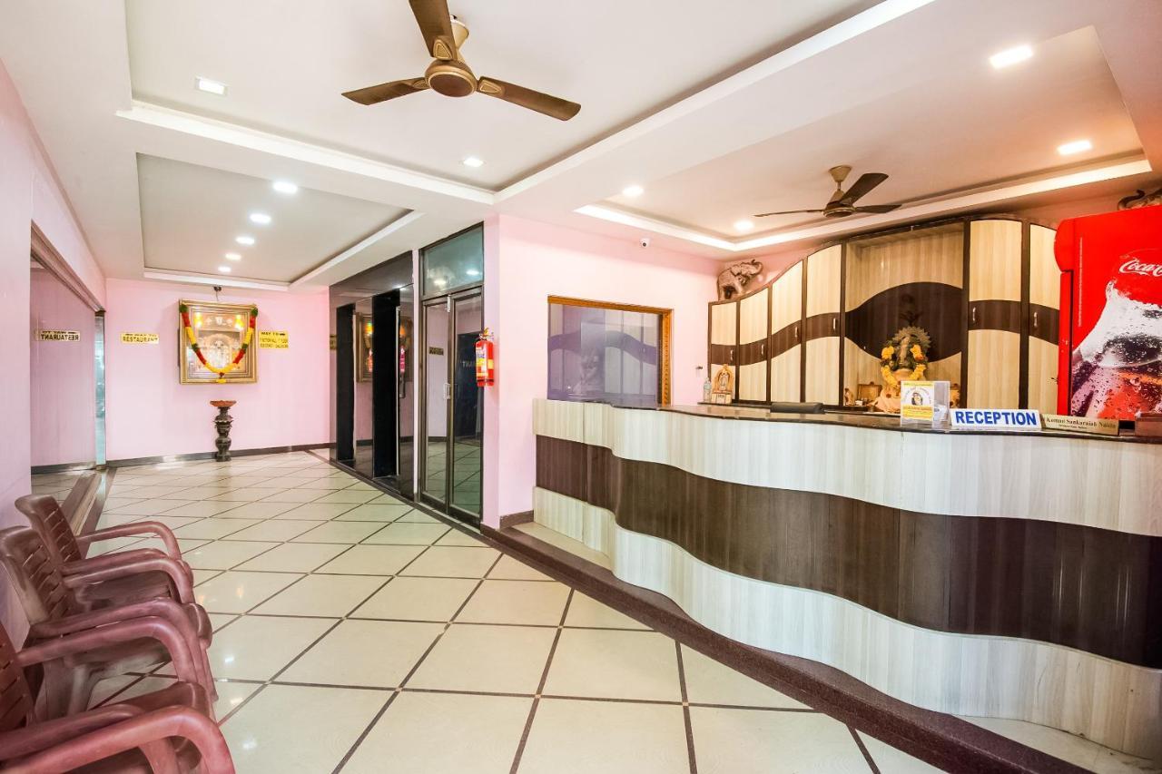 Oyo 62964 Hotel Vandana Grand เนลลอร์ ภายนอก รูปภาพ