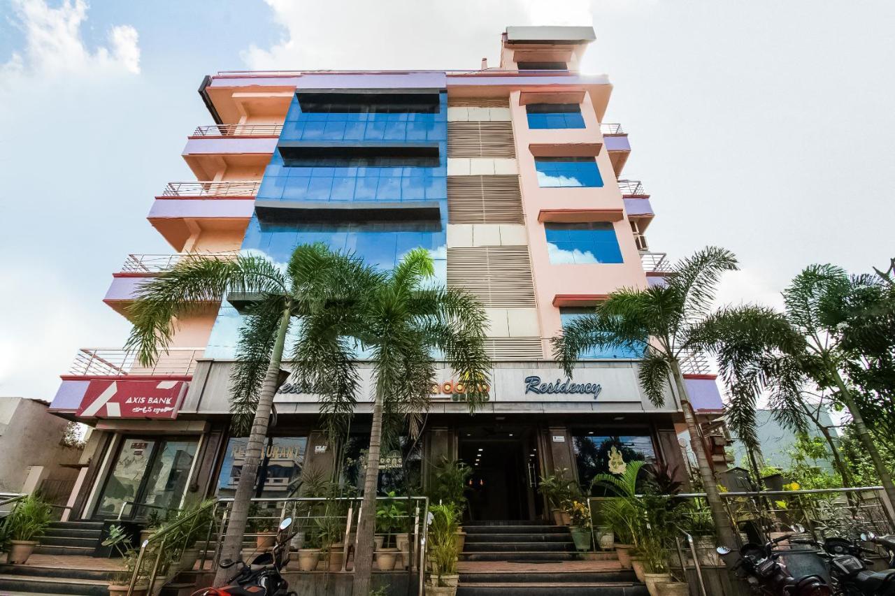 Oyo 62964 Hotel Vandana Grand เนลลอร์ ภายนอก รูปภาพ