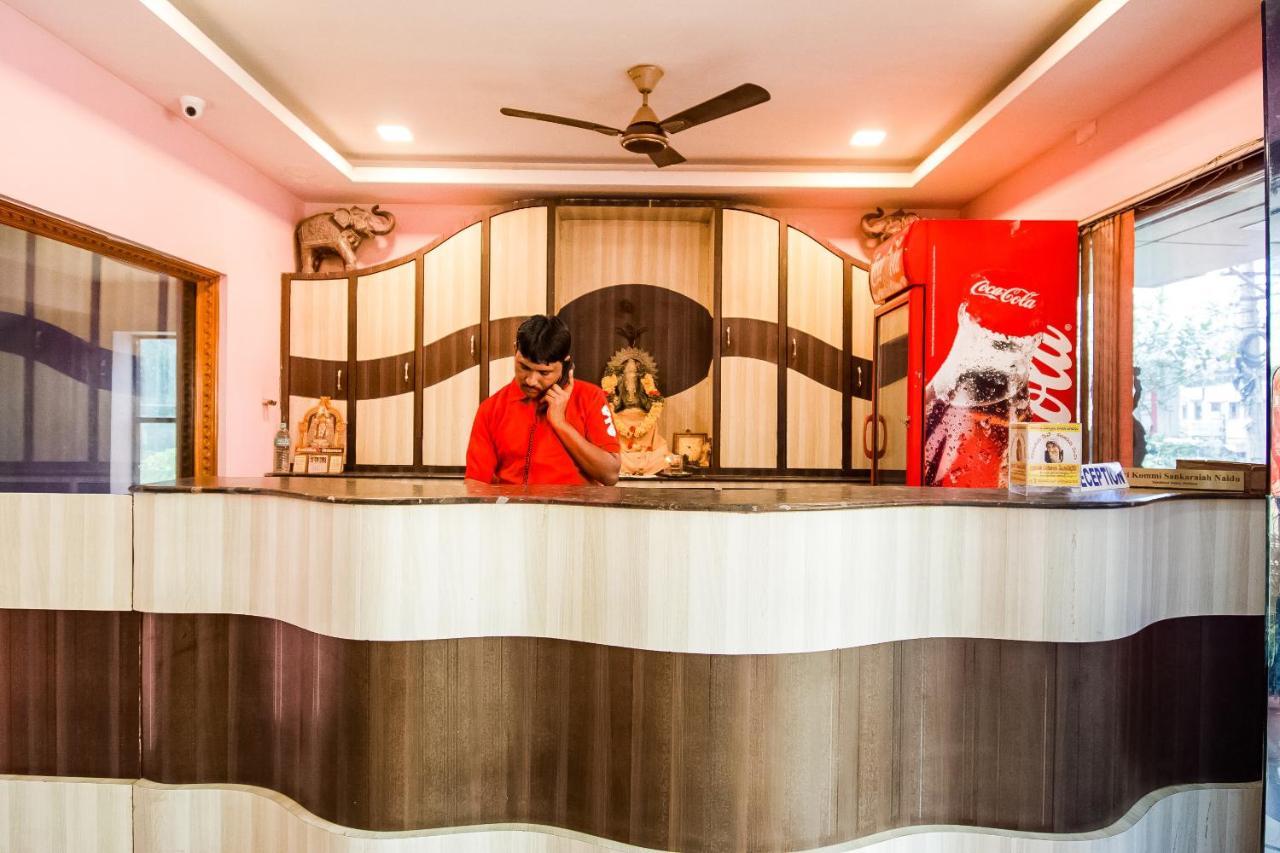 Oyo 62964 Hotel Vandana Grand เนลลอร์ ภายนอก รูปภาพ