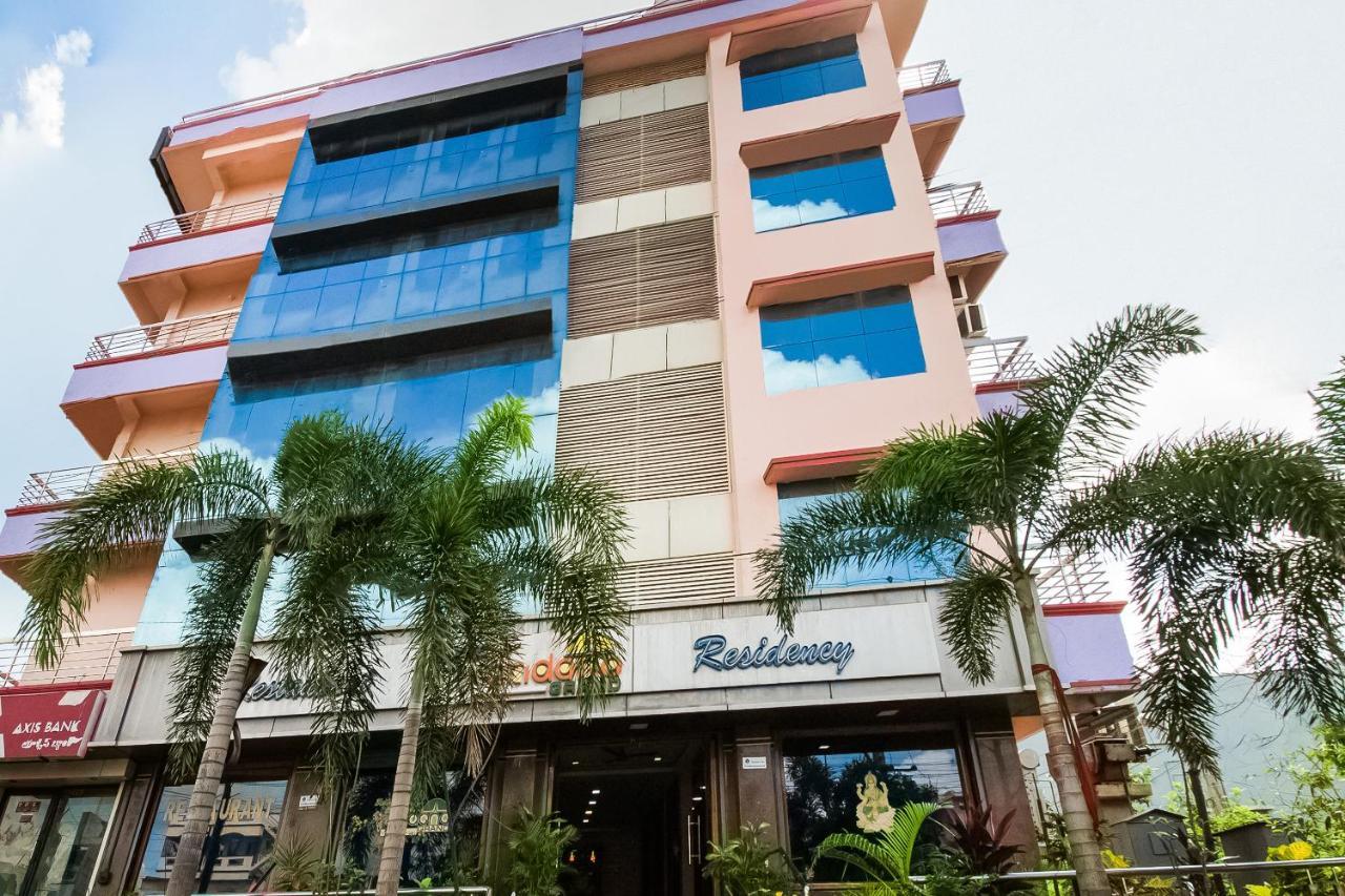 Oyo 62964 Hotel Vandana Grand เนลลอร์ ภายนอก รูปภาพ